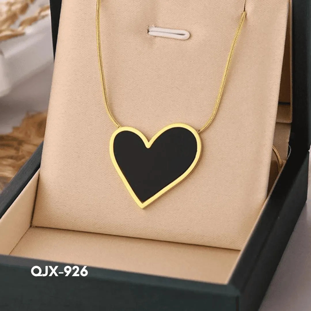 Heart shaped necklace in black and gold finish