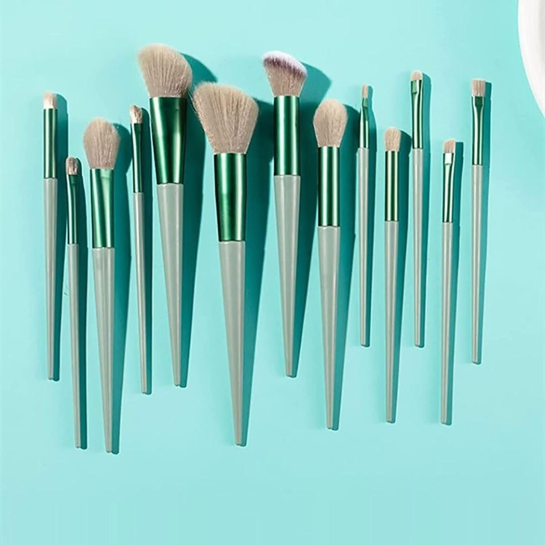 7 Piece Makeup Brush Set - Reusable, Smooth ABS, 4 Colours