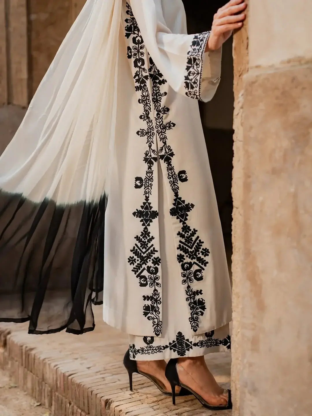Women's Arabic Lawn Suit - Off White, 3 Piece, Stitched