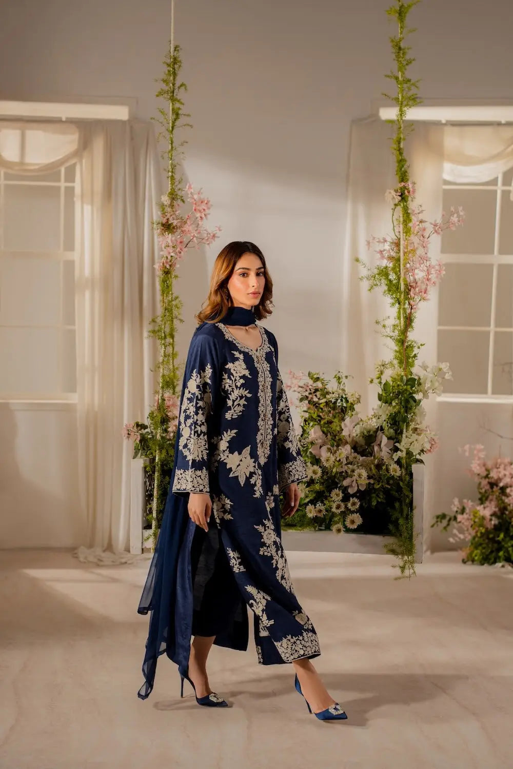Women's Embroidered Linen Suit - Blue, Round Neck, Stitched