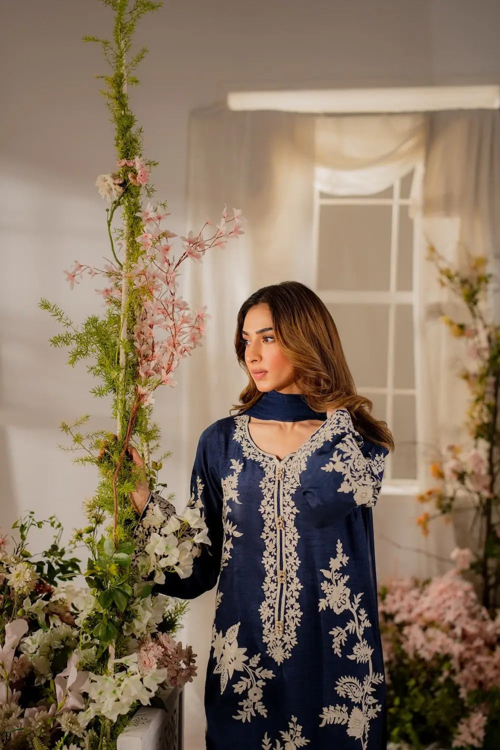 Women's Embroidered Linen Suit - Blue, Round Neck, Stitched
