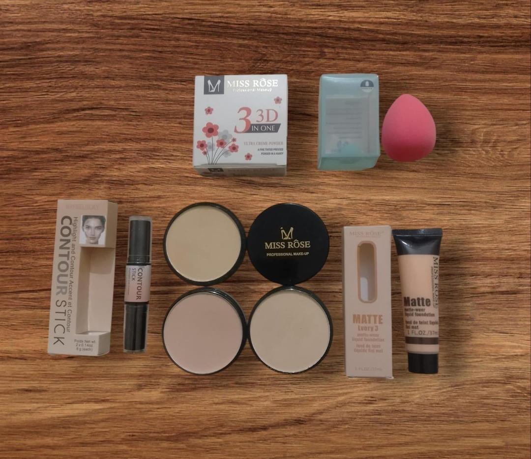 4 in 1 Makeup Set - Foundation, Powder, Contour, Blender